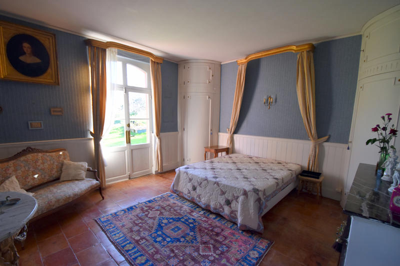 Maison - 270 m² - 8 pièces