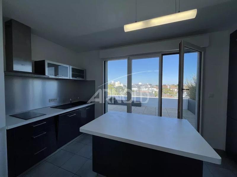 Appartement - 98 m² - 5 pièces