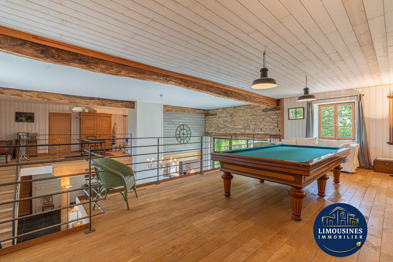 Maison - 370 m² - 10 pièces