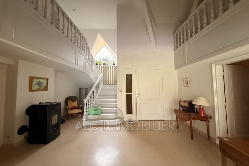 Maison - 250 m² - 10 pièces