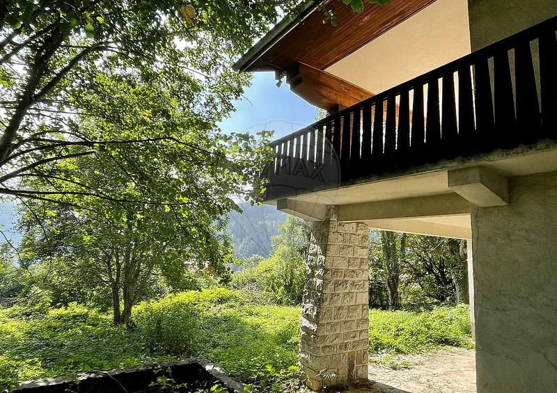 Maison - 477 m² - 13 pièces