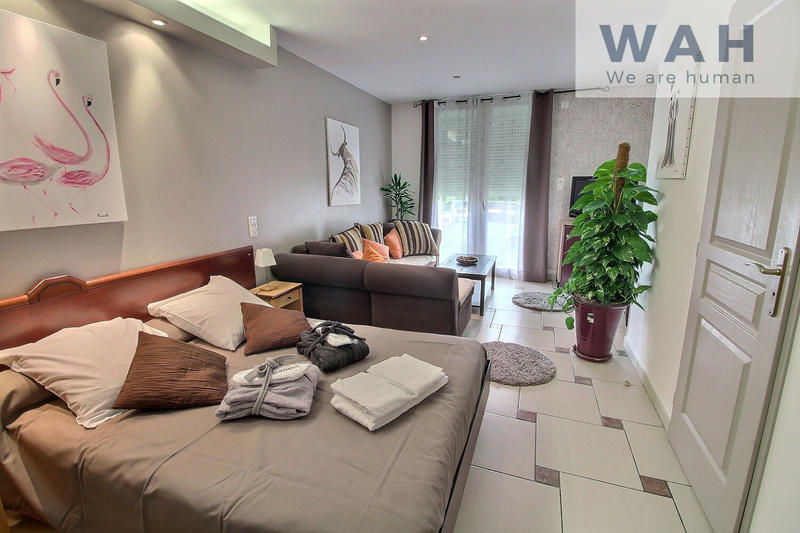 Fonds de commerce - Magasins - 1 900 m²