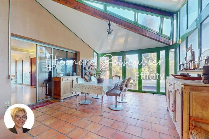 Maison - 241 m² - 8 pièces