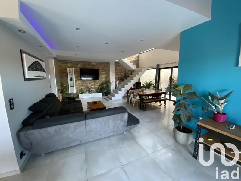 Maison - 305 m² - 7 pièces