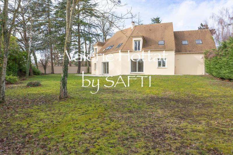 Maison - 240 m² - 9 pièces