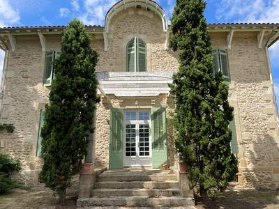 Propriété - 240 m² - 7 pièces