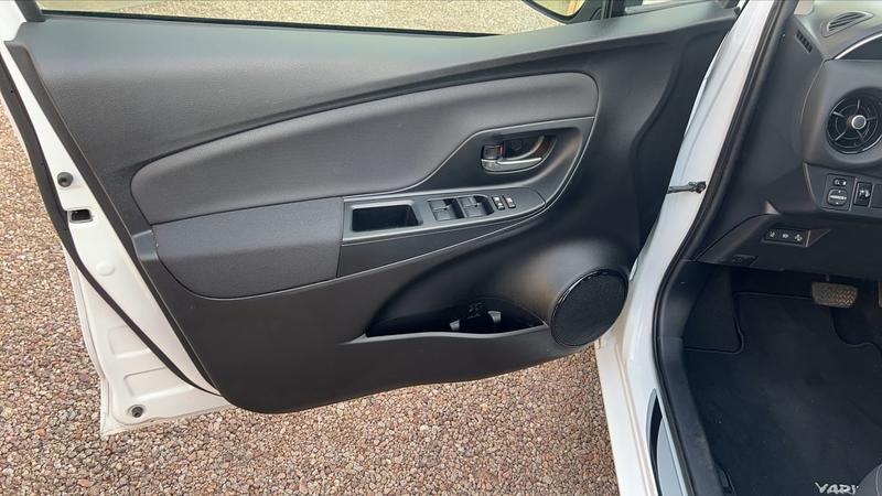 Toyota Yaris III 1.5 Vvt-i 100h Hybrid e-Cvt Dynamic Connect