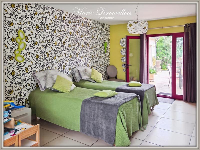 Maison - 440 m² - 12 pièces