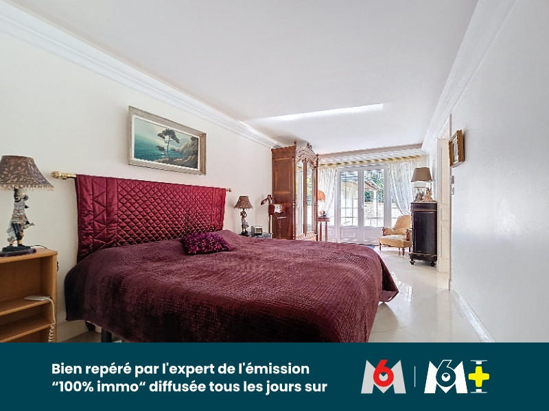 Maison - 245 m² - 9 pièces