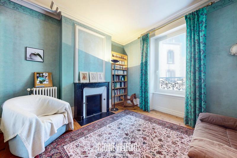 Maison - 211 m² - 10 pièces