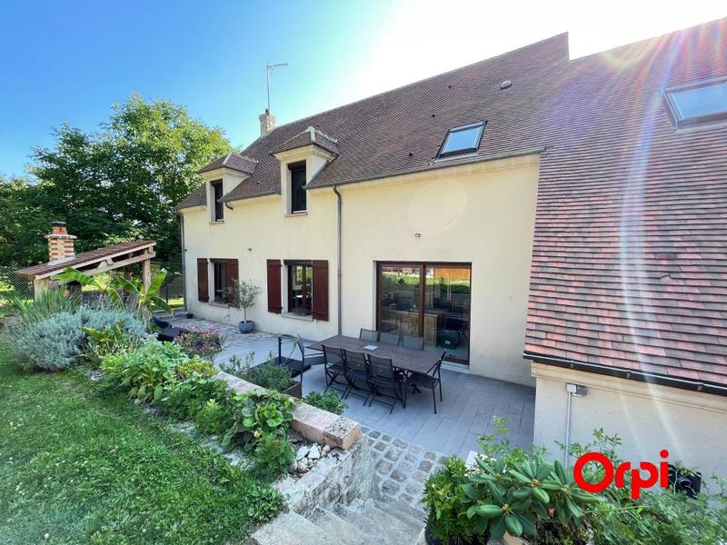 Maison - 215 m² - 8 pièces