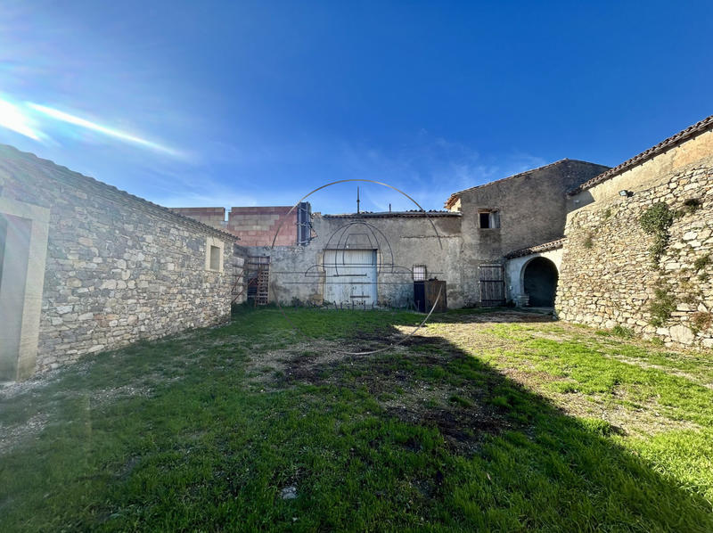Mas - 700 m² - 10 pièces