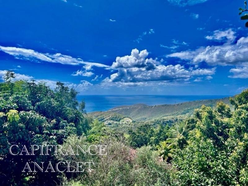 Terrain constructible - 1 689 m²