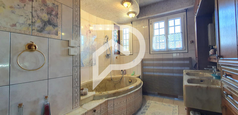 Maison - 158 m² - 6 pièces