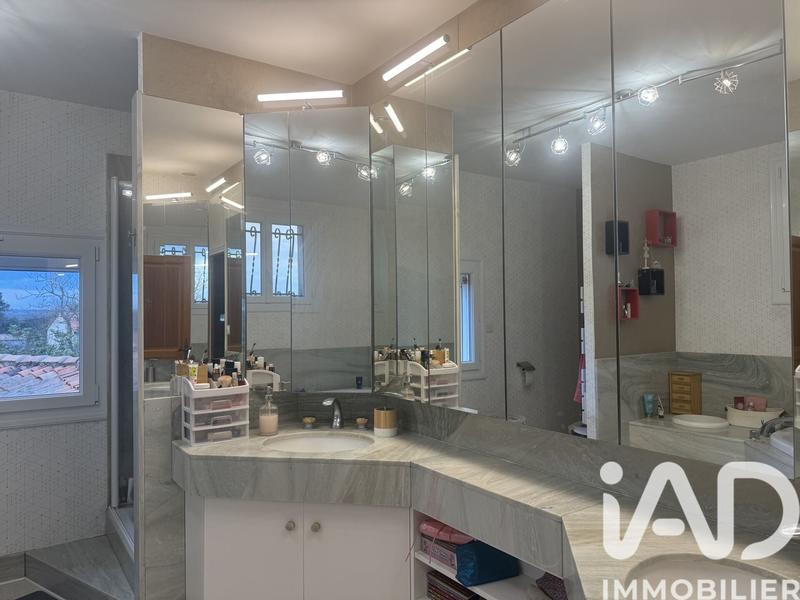 Maison de maîtres - 360 m² - 8 pièces