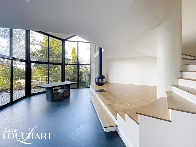 Maison - 230 m² - 8 pièces