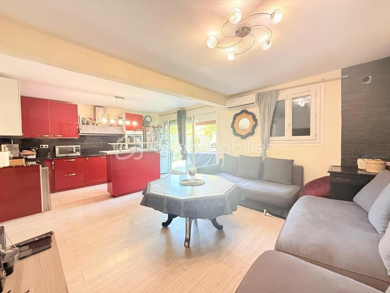 Pavillon - 245 m² - 13 pièces