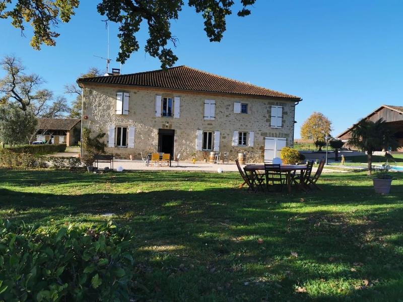 Maison - 454 m² - 15 pièces