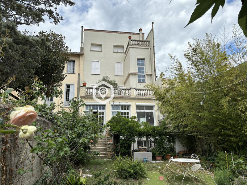 Maison - 328 m² - 10 pièces