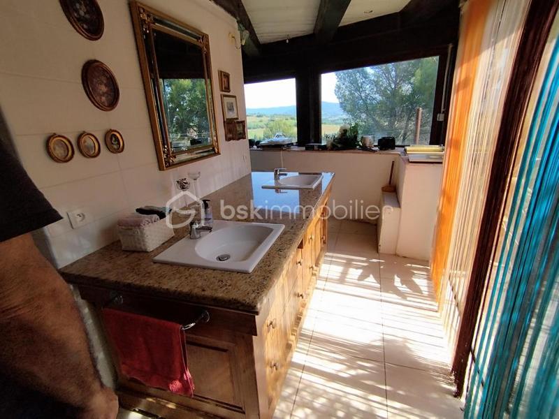 Propriété - 402 m² - 28 pièces