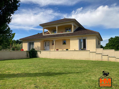 Maison - 207 m² - 7 pièces