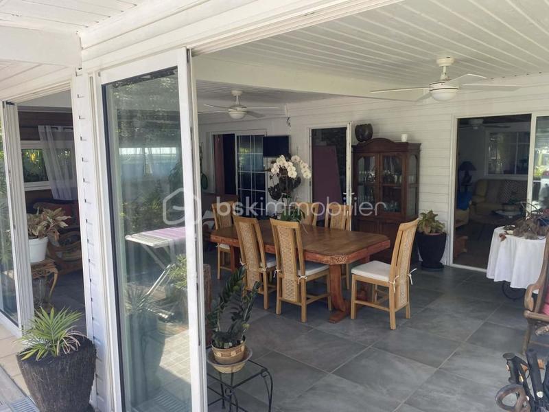 Maison - 650 m² - 3 pièces