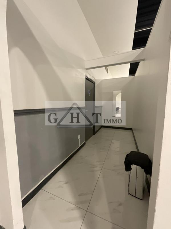 Local commercial - 980 m²