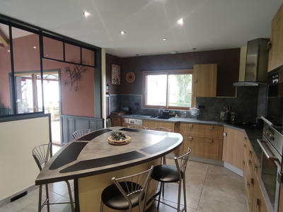 Maison - 170 m² - 9 pièces