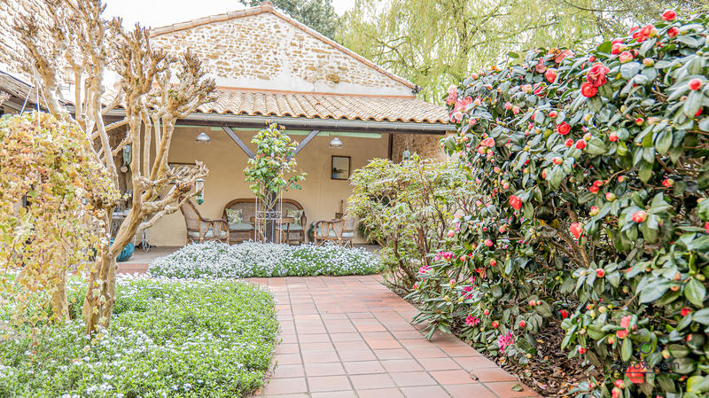 Maison - 320 m² - 9 pièces