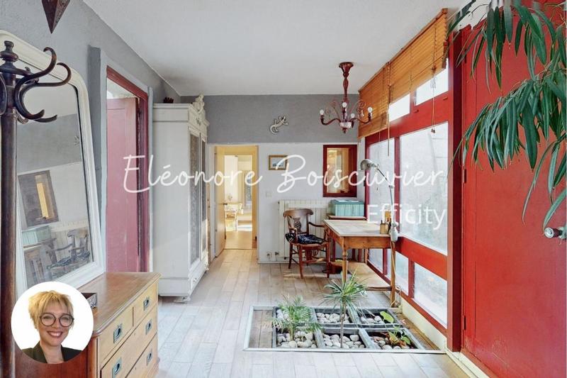 Maison - 241 m² - 8 pièces