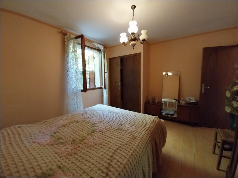 Maison - 239 m² - 8 pièces