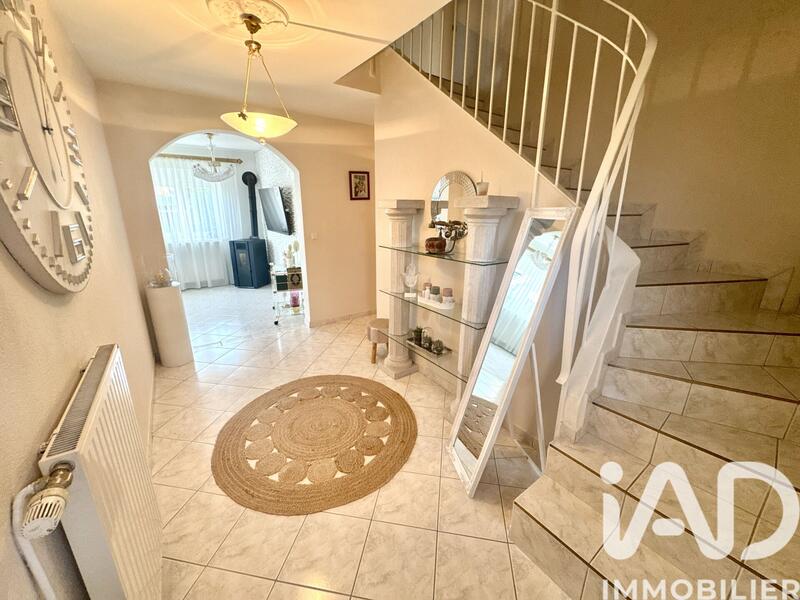 Maison - 181 m² - 6 pièces