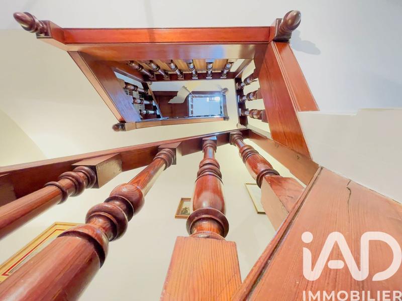 Maison - 246 m² - 10 pièces