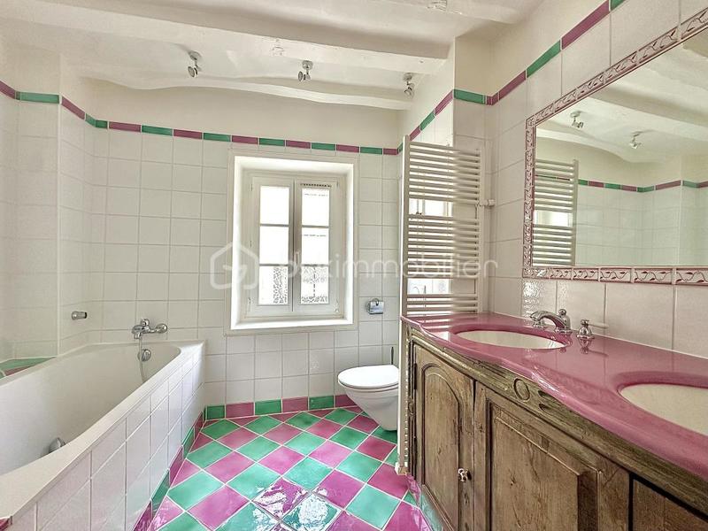 Maison - 241 m² - 10 pièces