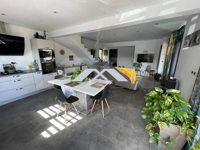 Maison - 111 m² - 4 pièces