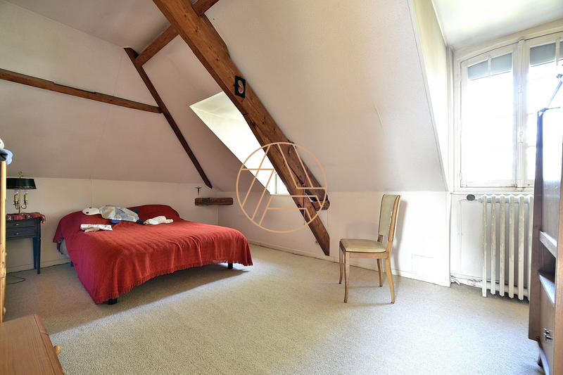 Maison - 203 m² - 9 pièces