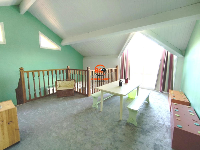 Villa - 223 m² - 9 pièces