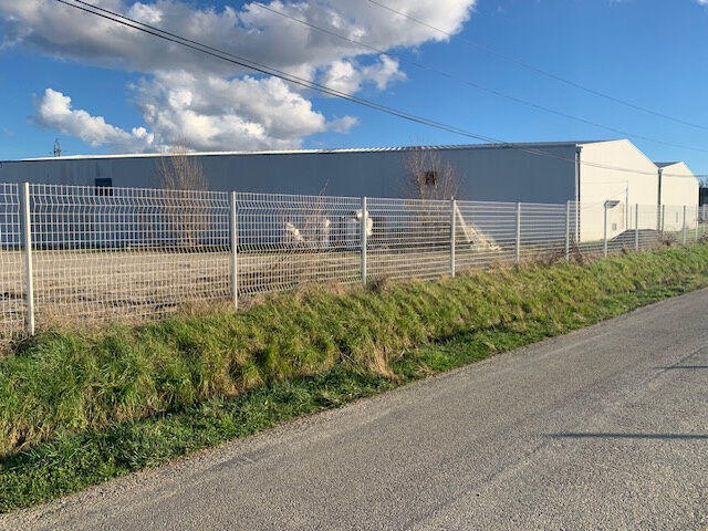 Local commercial - 2 050 m² - 1 pièce