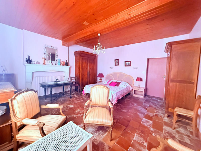 Maison - 348 m² - 13 pièces