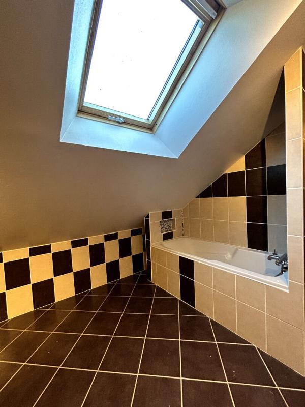 Maison - 274 m² - 12 pièces