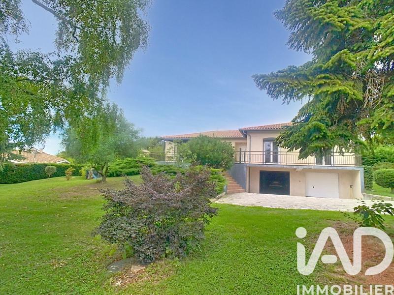 Maison - 238 m² - 8 pièces