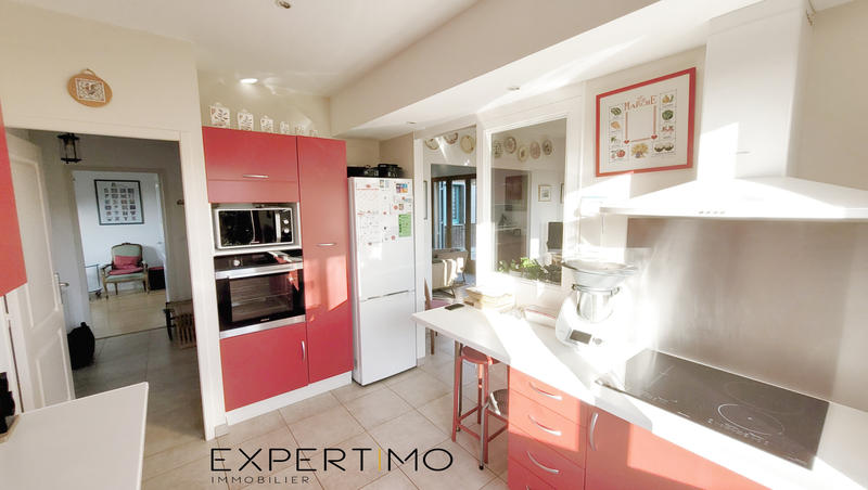 Maison - 200 m² - 8 pièces