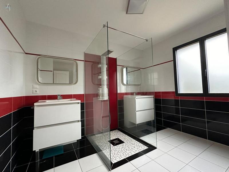 Maison - 137 m² - 5 pièces