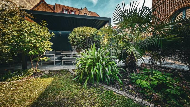 Maison bourgeoise - 250 m² - 9 pièces