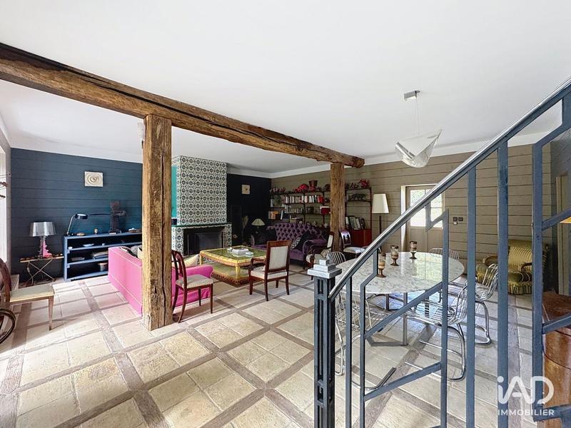 Maison - 1 445 m² - 20 pièces