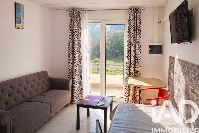 Immeuble - 7 873 m² - 3 pièces