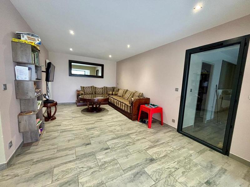 Maison - 301 m² - 9 pièces