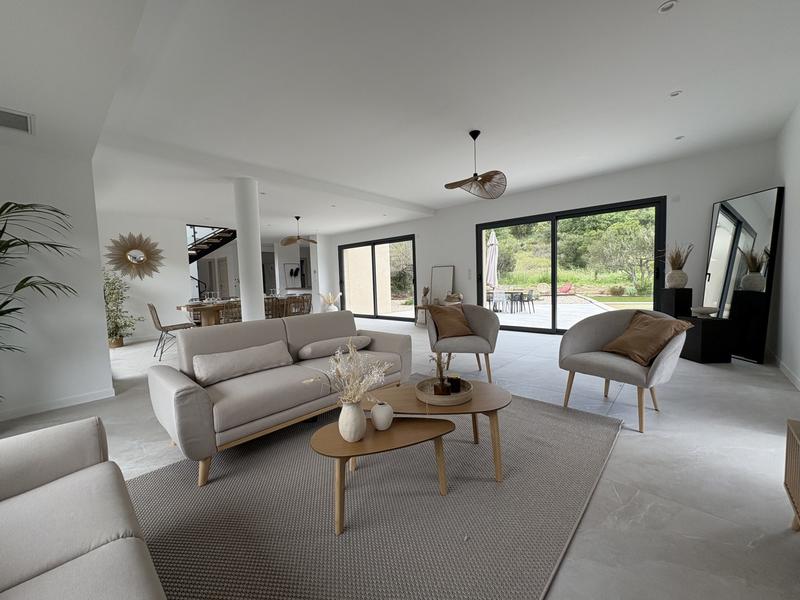 Villa - 250 m² - 6 pièces