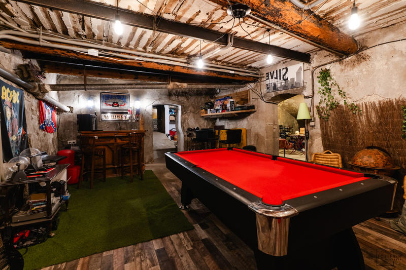 Maison - 349 m² - 12 pièces