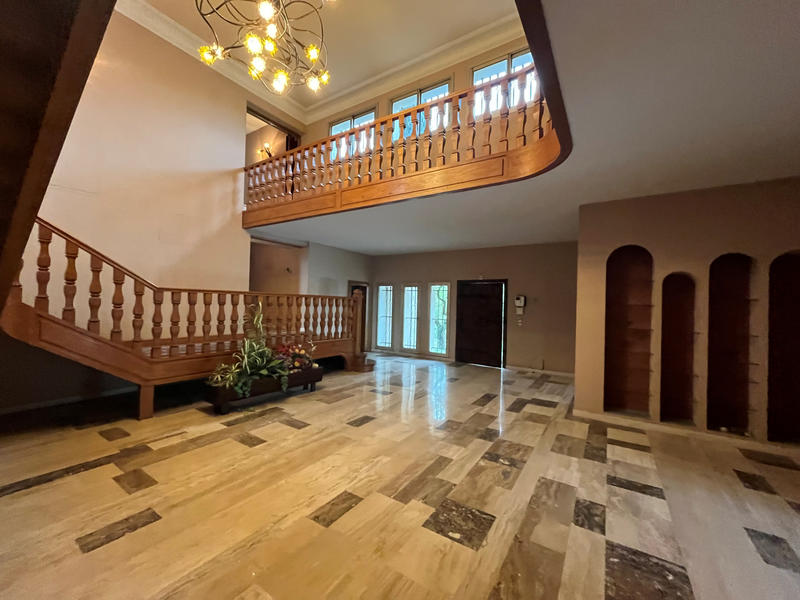 Maison - 389 m² - 7 pièces